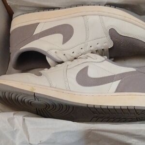Nike Air Jordan 1 OG Lows White and Gray With Matching Gray laces Worn Once